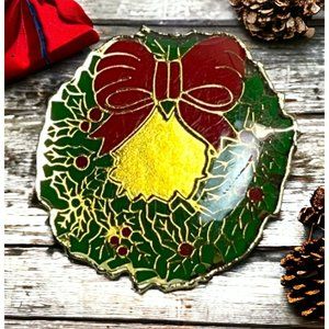 Vintage Christmas Pin Brooch Green Wreath Red Bow Enamel Gold Tone